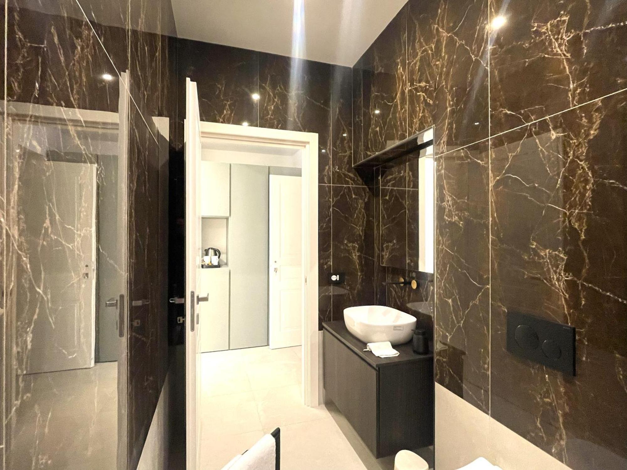 B And G San Babila- Luxury In The Heart Of Milano - Design District Hotel Екстериор снимка