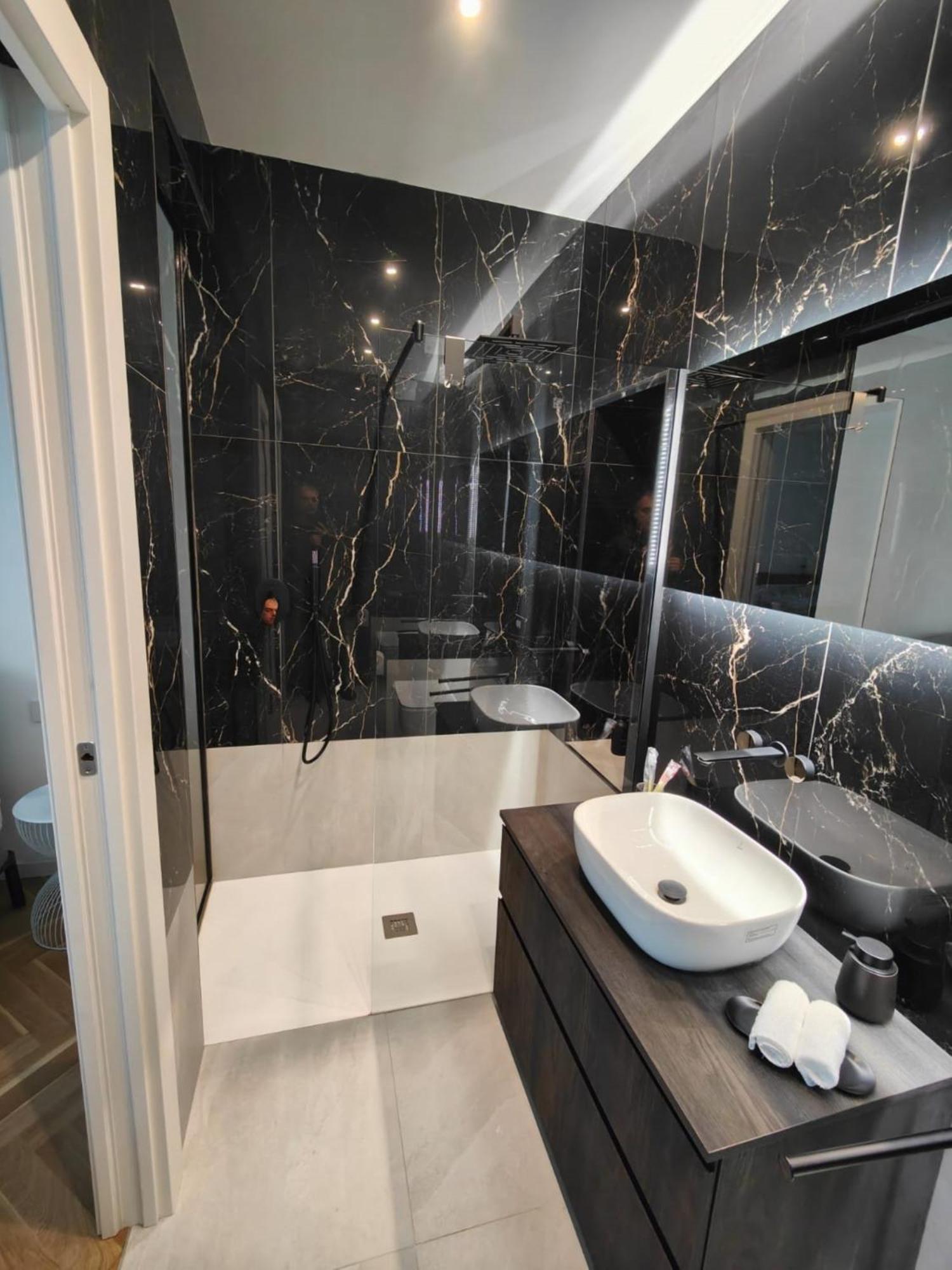 B And G San Babila- Luxury In The Heart Of Milano - Design District Hotel Екстериор снимка